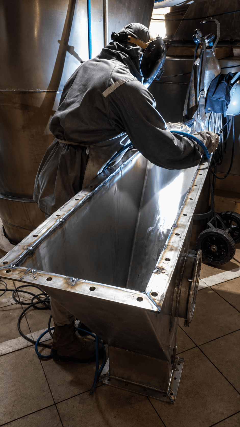 Soldagem de novo flange inox para manutenção de equipamento