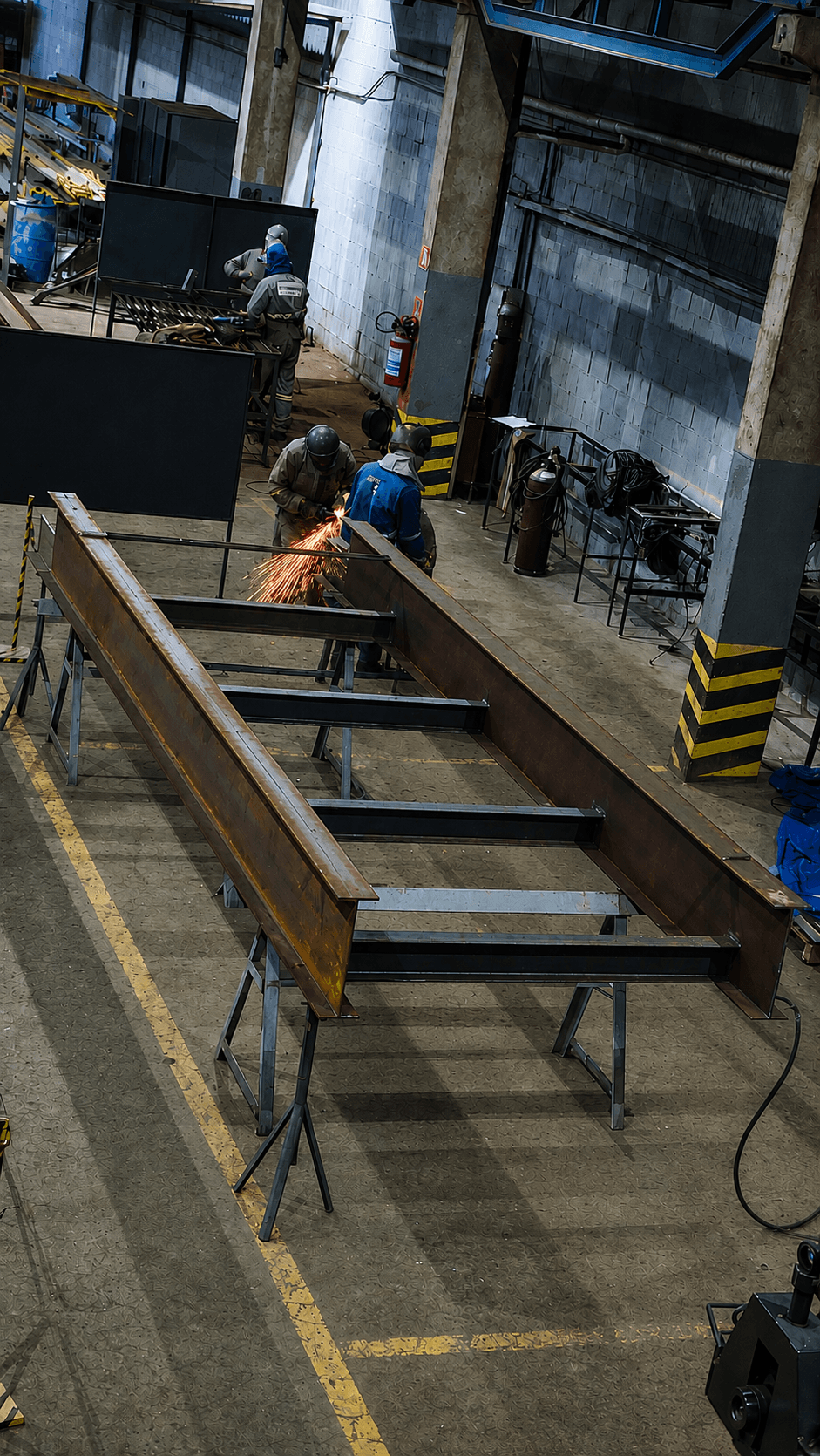 Fabricação de estrutura metálica em oficina
